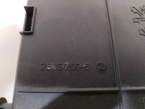 CAJA RELES / FUSIBLES 121409