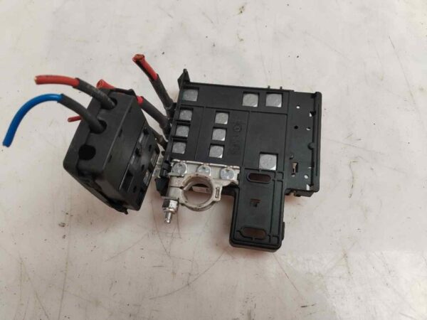 CAJA RELES / FUSIBLES 120509