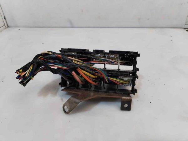CAJA RELES / FUSIBLES 121236
