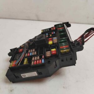 CAJA RELES / FUSIBLES 121844