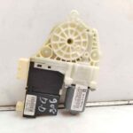 MOTOR ELEVALUNAS DELANTERO DERECHO 121759