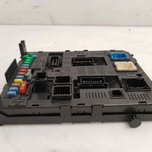 CAJA RELES / FUSIBLES 122034