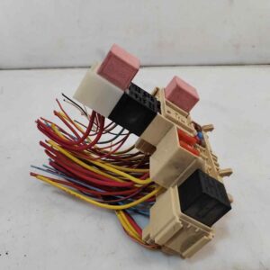 CAJA RELES / FUSIBLES 121489