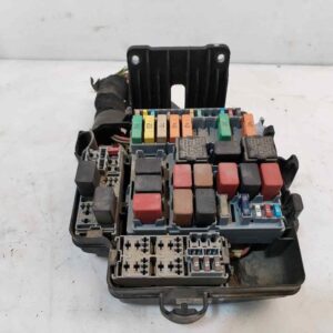 CAJA RELES / FUSIBLES 121975