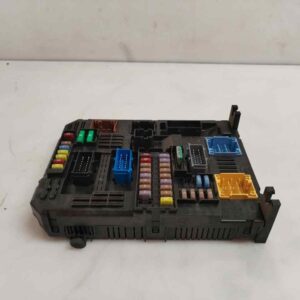 CAJA RELES / FUSIBLES 121282