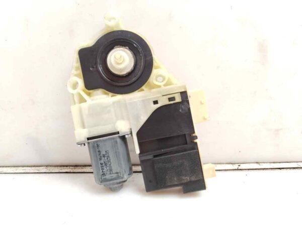 MOTOR ELEVALUNAS DELANTERO DERECHO 121759