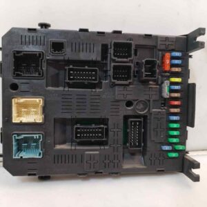 CAJA RELES / FUSIBLES 121409