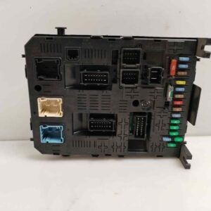 CAJA RELES / FUSIBLES 119863