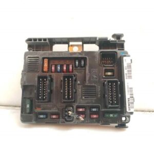 CAJA RELES / FUSIBLES 122531