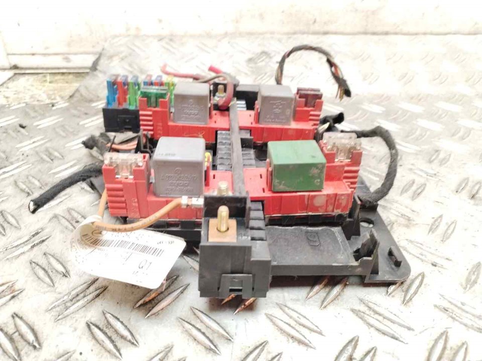 CAJA RELES / FUSIBLES 122660