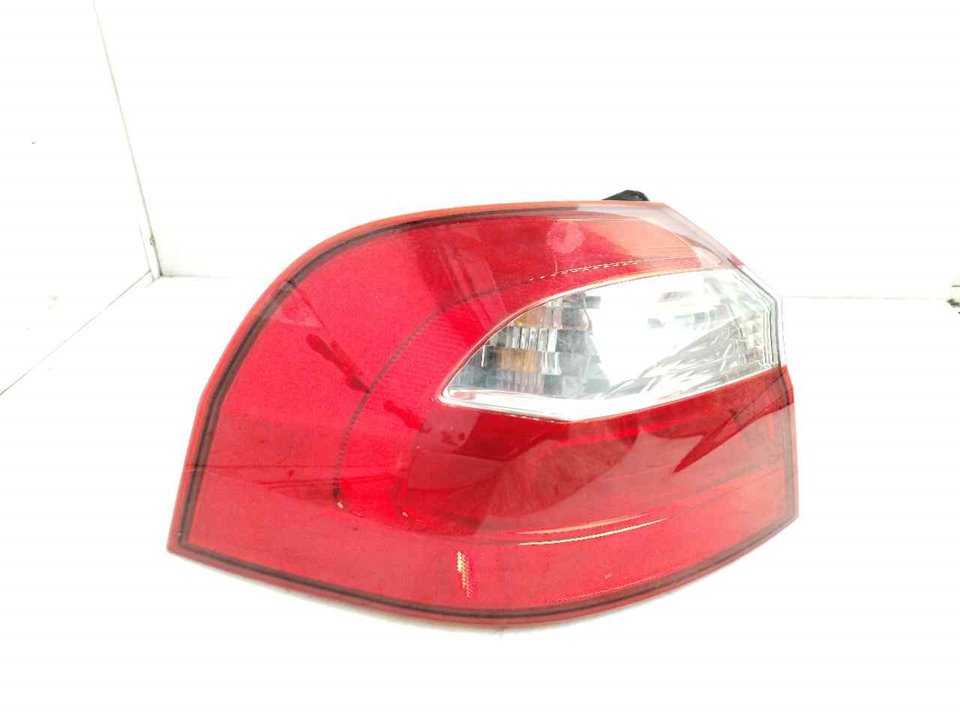 PILOTO TRASERO IZQUIERDO 122744