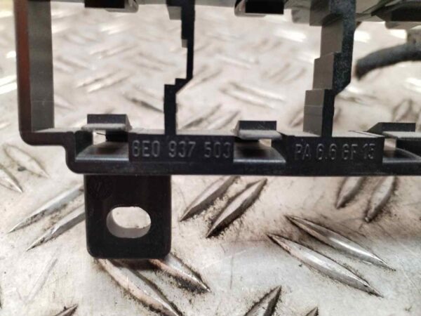 CAJA RELES / FUSIBLES 122651