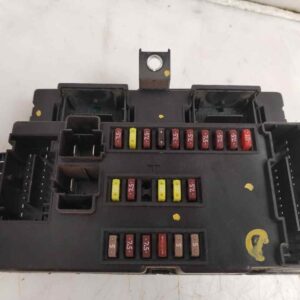 CAJA RELES / FUSIBLES 122551