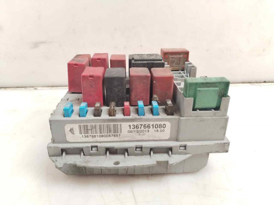CAJA RELES / FUSIBLES 122542