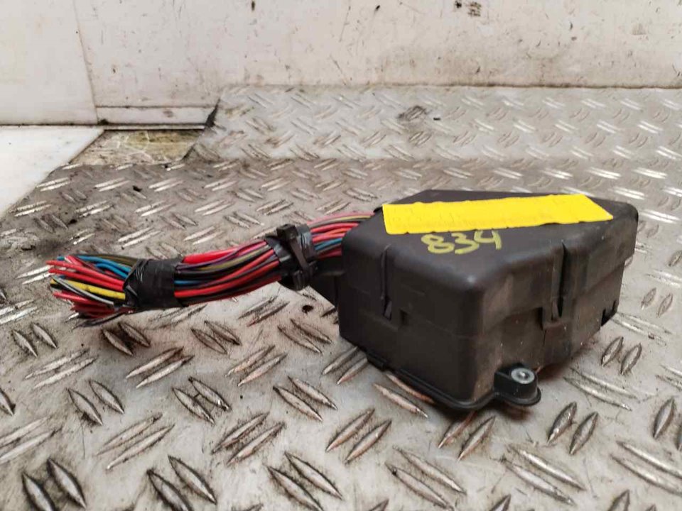 CAJA RELES / FUSIBLES 122652