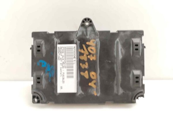 CAJA RELES / FUSIBLES 123826