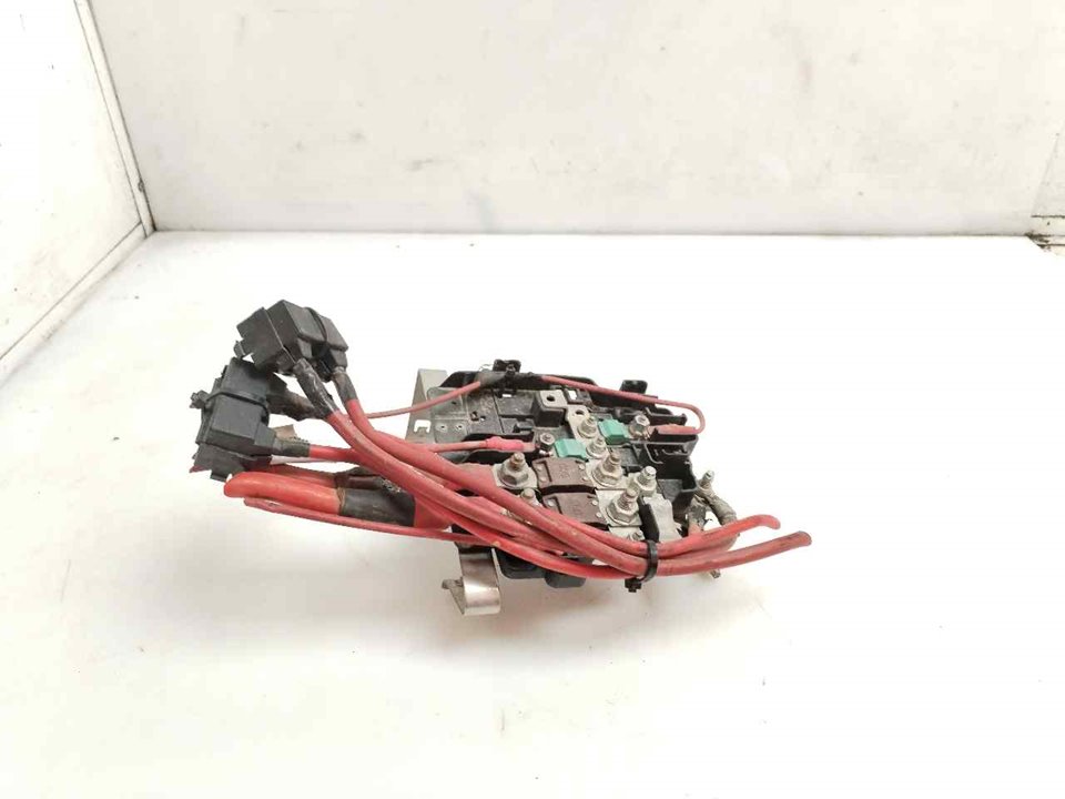 CAJA RELES / FUSIBLES 122901