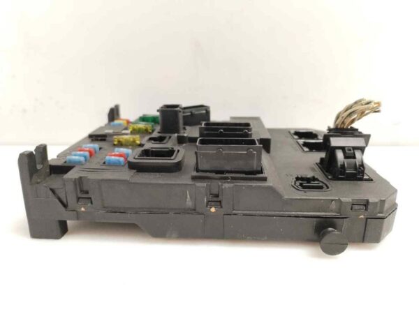 CAJA RELES / FUSIBLES 123825