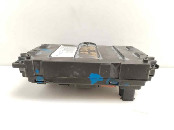 CAJA RELES / FUSIBLES 123826