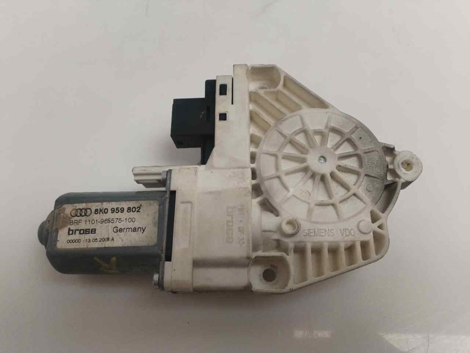 MOTOR ELEVALUNAS DELANTERO DERECHO 123483