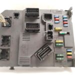 CAJA RELES / FUSIBLES 123825