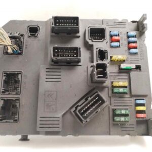 CAJA RELES / FUSIBLES 123825