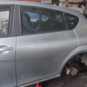 PUERTA TRASERA IZQUIERDA 124972