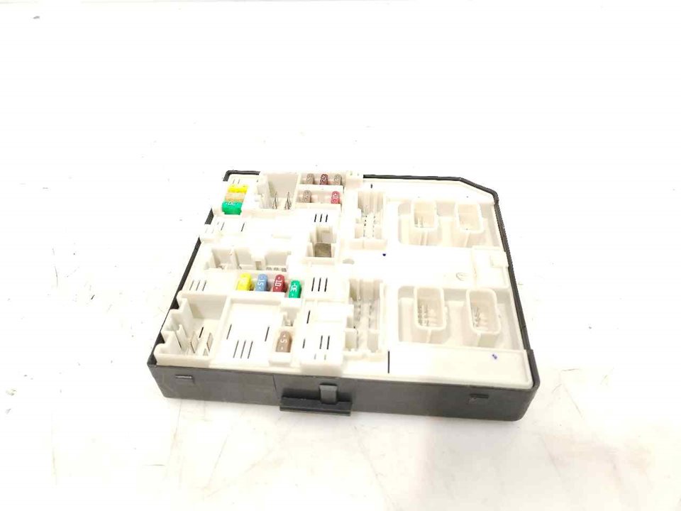 CAJA RELES / FUSIBLES 124598
