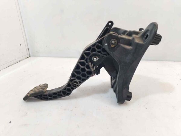 PEDAL EMBRAGUE 123717