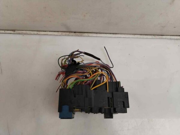 CAJA RELES / FUSIBLES 121392