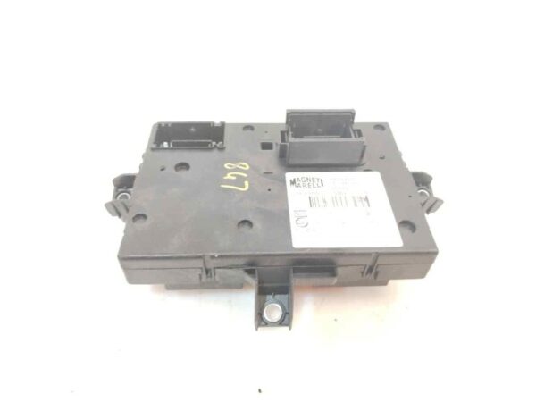 CAJA RELES / FUSIBLES 124052