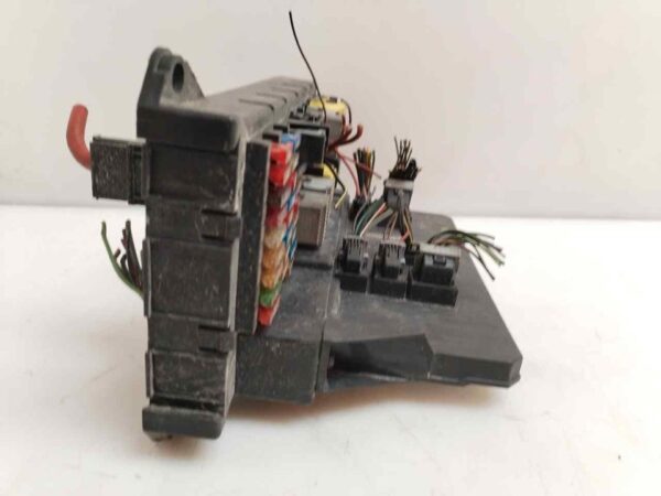 CAJA RELES / FUSIBLES 124340