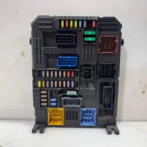 CAJA RELES / FUSIBLES 124781