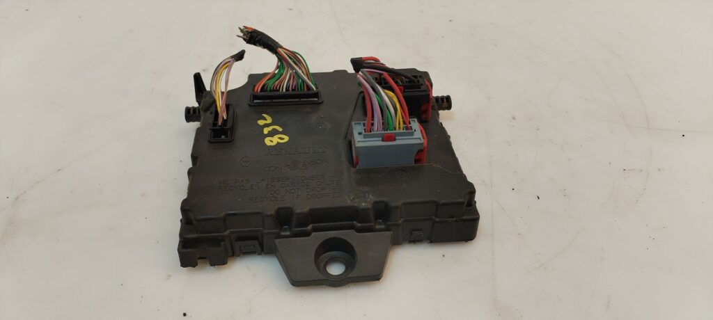 CAJA RELES / FUSIBLES 125006