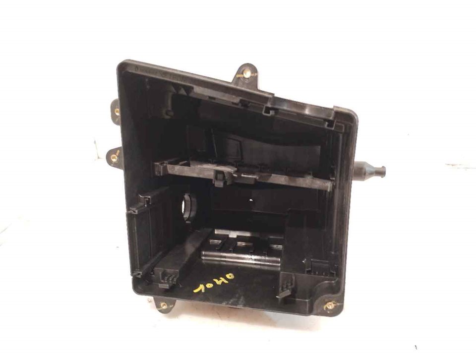 CAJA RELES / FUSIBLES 124611