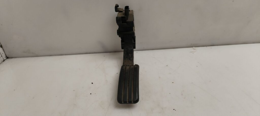 PEDAL ACELERADOR 124986