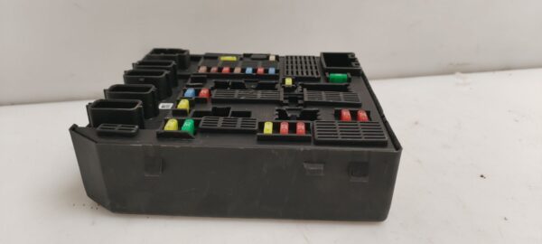 CAJA RELES / FUSIBLES 124963