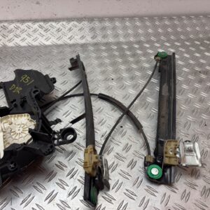 ELEVALUNAS DELANTERO DERECHO 125040