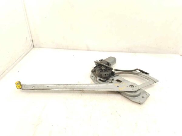 MOTOR ELEVALUNAS DELANTERO DERECHO 124214