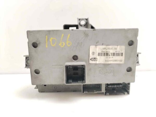 CAJA RELES / FUSIBLES 124324
