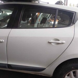 PUERTA TRASERA IZQUIERDA 124528