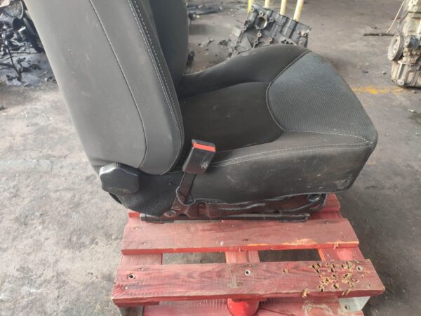 ASIENTO DELANTERO IZQUIERDO 125851