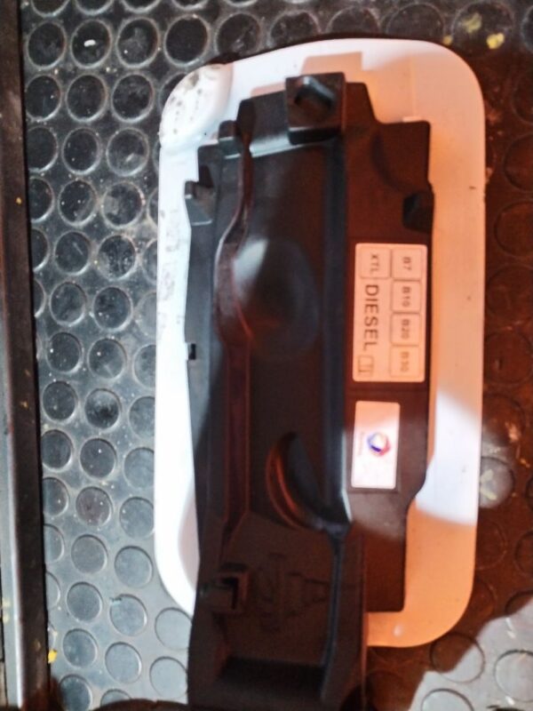 TAPA EXTERIOR COMBUSTIBLE 125901