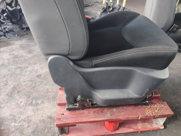 ASIENTO DELANTERO DERECHO 125850