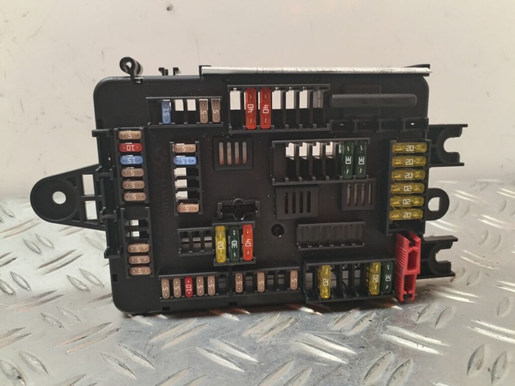 CAJA RELES / FUSIBLES 126225
