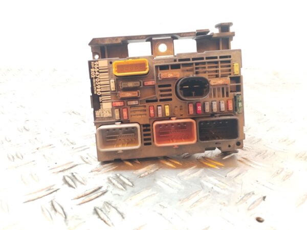 CAJA RELES / FUSIBLES 126083