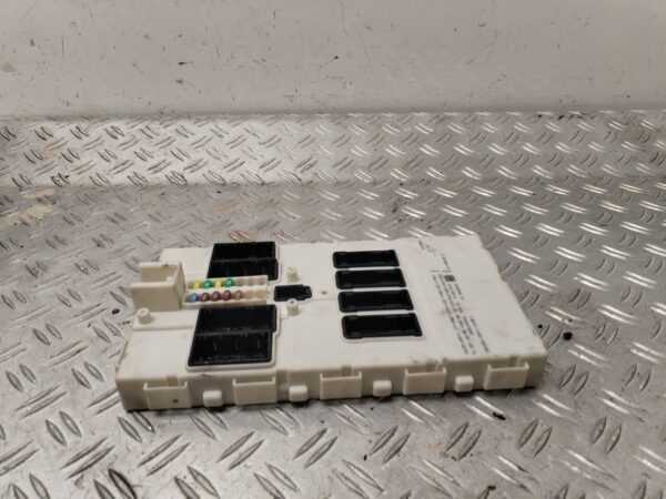CAJA RELES / FUSIBLES 126137