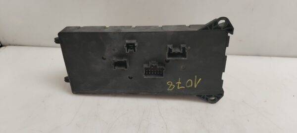 CAJA RELES / FUSIBLES 125473