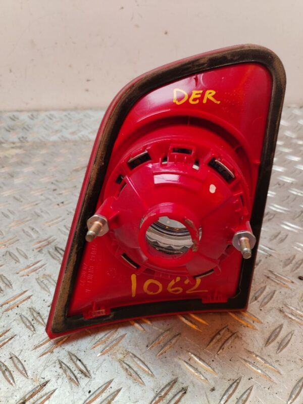 PILOTO TRASERO DERECHO INTERIOR 126194