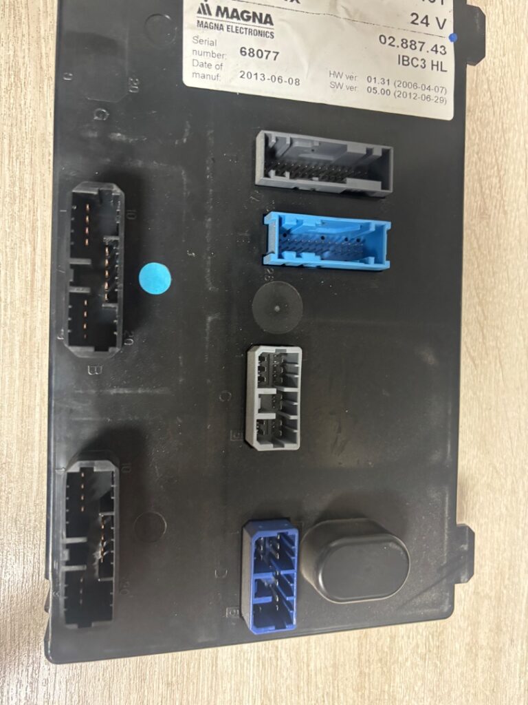 CAJA RELES / FUSIBLES 125871
